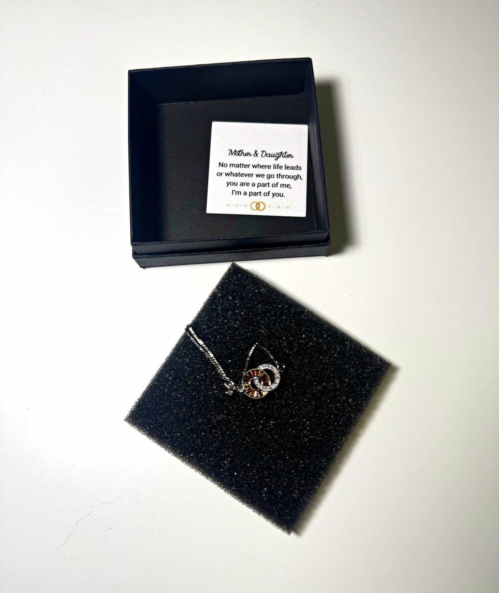 Mother Daughter Interlocking Circle Bracelet Silver Tone Adjustable Bolo Box